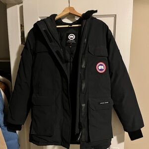 Canada Goose Women’s Expedition parka in navy. Size small.